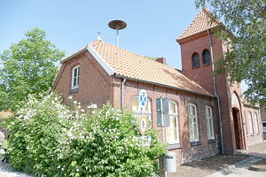 Rund um die alte Schule in Folmhusen ist ein Museum entstanden. Es öffnet am Sonntag wieder. Fotos: Wieking