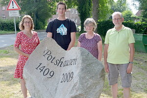 Sie sind stolz auf ihr Dorf: (von links) Helga Meyer (Ortsvorsteherin), Tammo Hinken (Vorsitzender des Ortsvereins), Thekla Holl (Mitglied im Kirchenvorstand und Vorstand des Ortsvereins) sowie Karl-Heinz Kempen (Mitglied im Kirchenvorstand und im Gemeinderat). Fotos: Zein