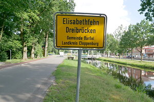 Elisabethfehn-Dreibrücken ist nicht nur ein Verkehrsknotenpunkt in der Gemeinde Barßel. Dort gibt es etliche Geschäfte, Arzt, Apothke, Tankstellen sowie die evangelisch-lutherische Kirche und das Museum. Foto: Kruse