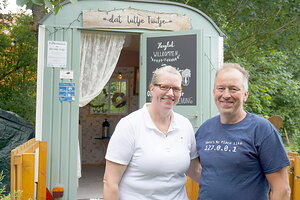 Eröffneten während der Pandemie die Pausen-Station Lüttje Tüütje: Ute und Peter-Andree Willms. Foto: Müller-Düring